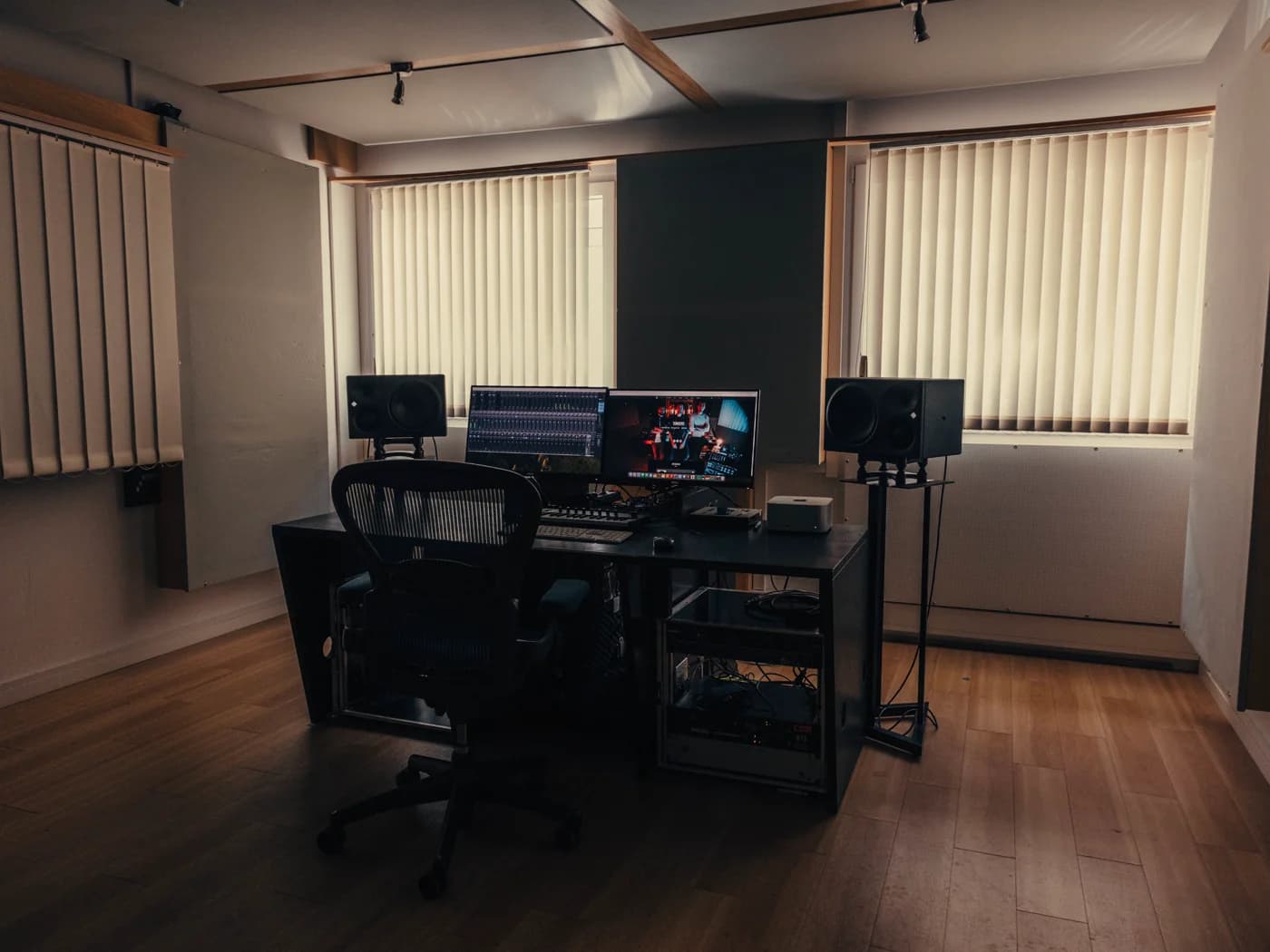 Tonherd Studio — Mixing-Session in Schwarzweiß
